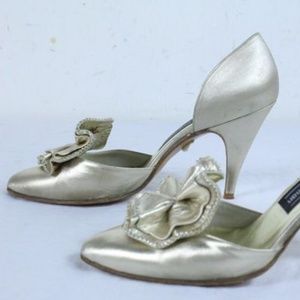 STUART WEITZMAN - GOLD HEELS